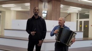 Людмила Мельникова. Крепко за руки возьмемся  — исполняет Теодор Поль Гиндель