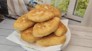 Пирожки с зелёным луком и яйцом.