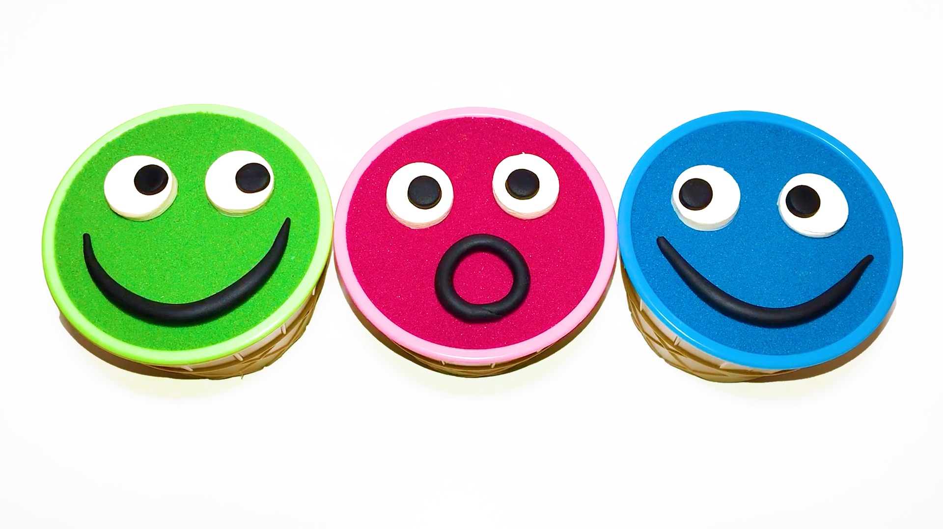 Учим Цвета СМАЙЛИКИ из ПЕСКА с сюрпризами из мультиков МАША и МЕДВЕДЬ ЛУНТИК СКАЗОЧНЫЙ ПАТРУЛЬ