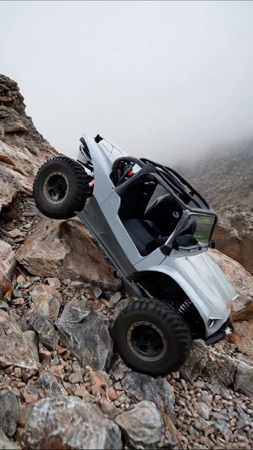 Внедорожник на скалах: экстрим и адреналин #внедорожник #экстрим #автоспорт