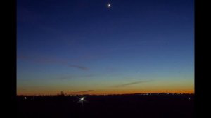 Ночной таймлапс северного сияние и вечерний таймлапс серпа Луны и Венеры на фоне пейзажа. Яльгелево.