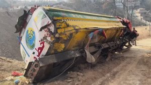 Эвакуация перевёрнутого бензовоза, грузовиков. Ремонт. Пакистан