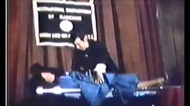 Tony Spina - Cutting a woman illusion смотреть онлайн