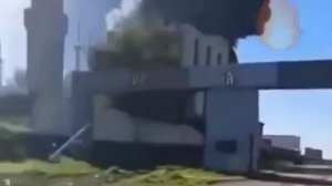 📹 Момент удара иранского беспилотника по нефтяным резервуарам британской компании Castrol в Эрбиле,