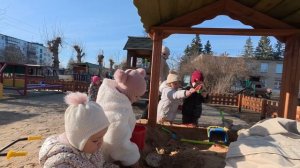 Прогулка с дочей. Милые детки