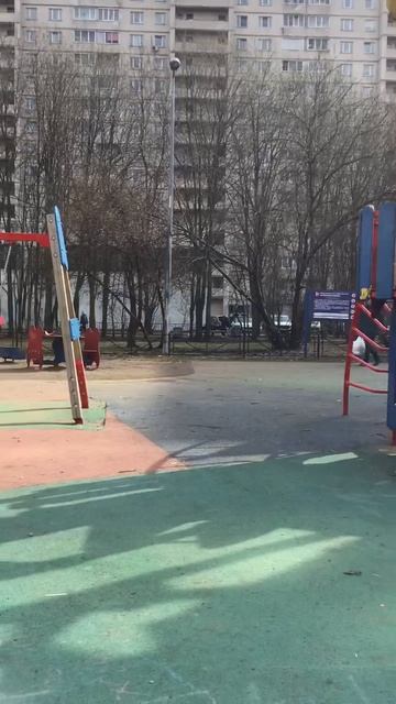 Санкт-Петербург. 31.03.2026. Проспект Энгельса. Детская площадка. Эпизод 4
