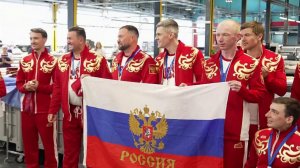 Российские паралимпийцы побывали на швейной фабрике Bosco в Калуге.