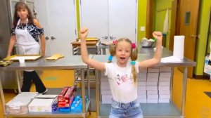 Папа подготовил сюрприз для Насти на Хэллоуин [get.gt]