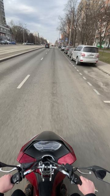 На Honda Psx 125,покатушки на диване.Позже будет ролик