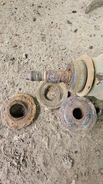 LC200 313000км. Учти это  при замене армированных шлангов. Тормозные трубки, амортизаторы.