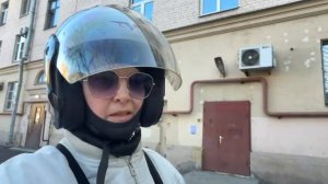 в доставите. половину мопеда отработала.