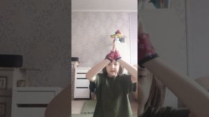 Очень полезная зарядка лучше делать еë га тощяк для осанки  и растяжение мышитц