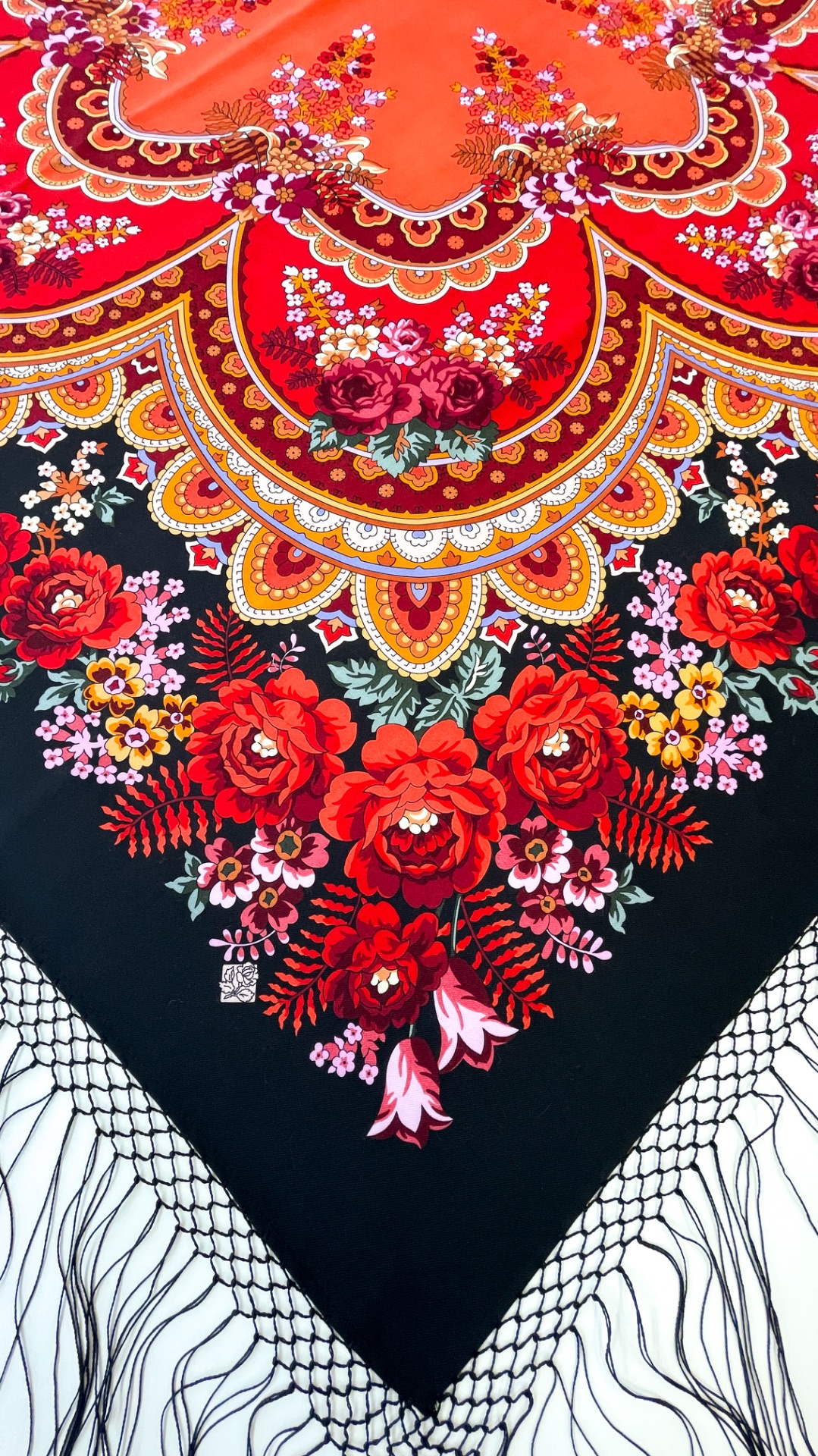 «В сто сорок солнц заказ пылал»-18 – Многоцветный платок из уплотненной шерстяной ткани