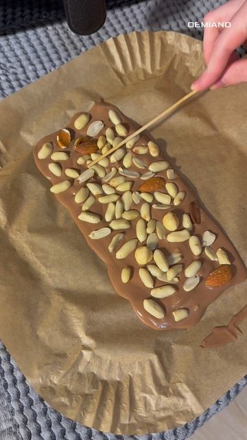 Шоколадка с орехами