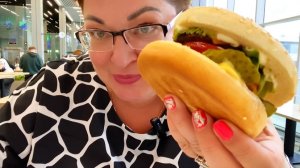 Шоу закончилось, пора домой! Перекусить чизбургером обязательно нада!Мукбанг на вокзале Москвы