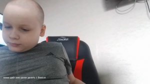 мама мне даёт уроки делать