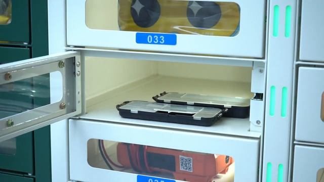 SmartBeeBox Combi Locker - промышленный постамат - процесс выдачи