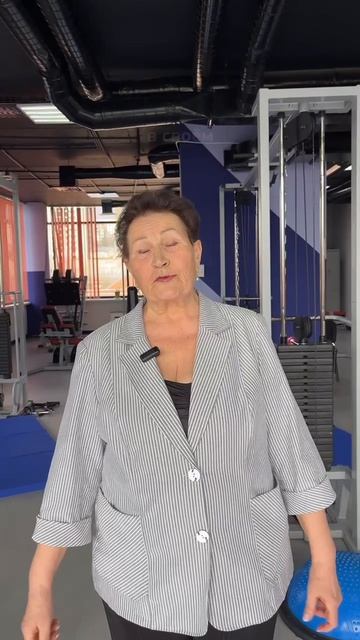 Меня просто подняли с колен!