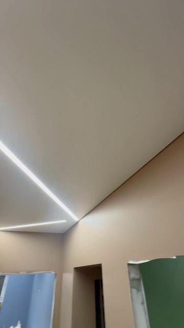 Неполный засвет натяжного потолка в квартире + световые линии