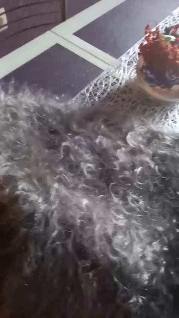 Отзыв на светло серую пуховую косынку  с длинным пухом.