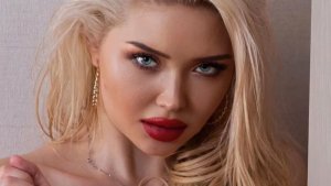 Эротические клипы девушки в бикини 2025