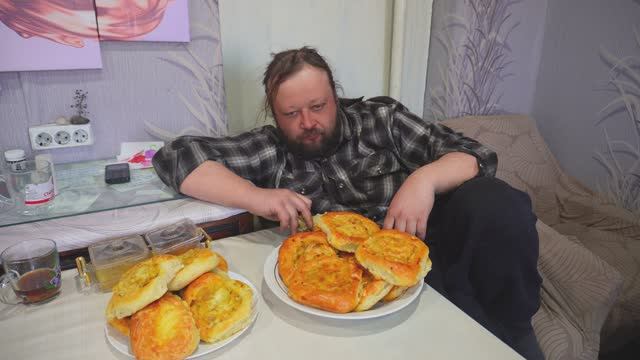 Кушаю вкусные шаньги Строим вместе ПОДВАЛ ИЛЬИЧА ЖИЗНЬ В ДЕРЕВНЕ смотреть онлайн