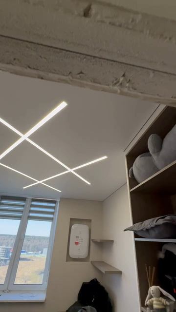 Световые линии теневой потолок в квартире с подсветкой