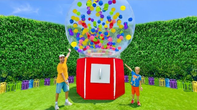 Крис и приключения с гигантским автоматом с конфетами