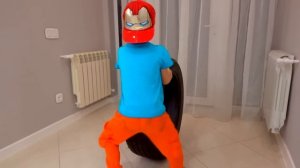 Кукла Кальмара стала Няней для Марка - Дети не хотят играть с Куклой  из игра Кальмара