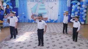 Танец матросов, на выпускном в детском саду.
