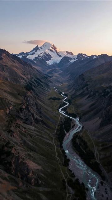 Горы, река и вечерний пейзаж #природа #горныйпейзаж #восходсолнца