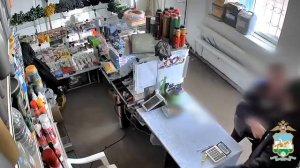 В Башкирии сотрудницы автомойки отбили кассу у грабителя

Пьяный местный зашел в будку и стащил из к