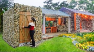 Доделала туалет. Облицовка пола плиткой, кровля, установка дверей. Серия 48. Хуан Ли