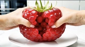 Мультики для детей. Гигантский фруктовый сюрприз 🍓🍑🍒 Что находится внутри. Мультики залипалки