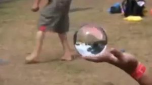 Демонстрация с прозрачным шаром. Нереально!