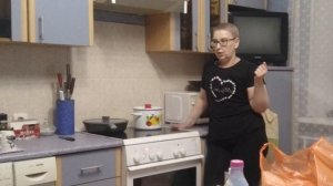 С утра испортили настроение. Очень устала, наелась шаурмы.