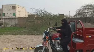 Пакистанская автошкола, точнее мото. Уроки вождения мотороллера