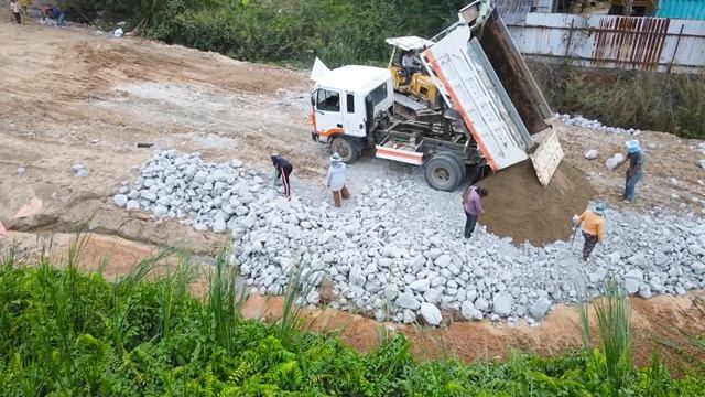 So Satisfying! Professional Rock Dumping And Ground Leveling With Shantui Dozer And Trucks