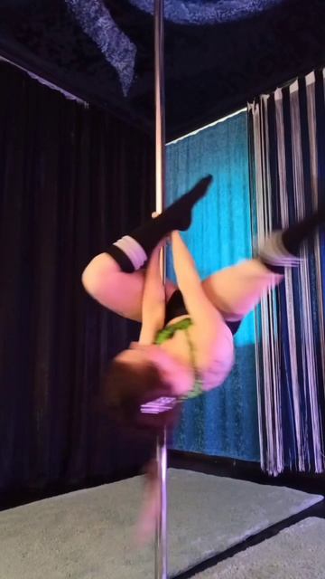 Пилон 🐝 Танцы на пилоне💗 тренировка 🌺