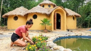 Талантливая молодая женщина строит удивительный Эко-дом с садом и природным прудом