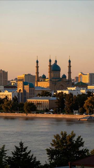 Красота Казани: Закат у мечети #Казань #архитектура #природа