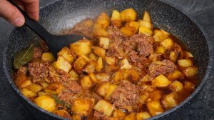 Слишком вкусно! Потрясающее горячее на сковороде Всего то нужно нарезать лук и ...