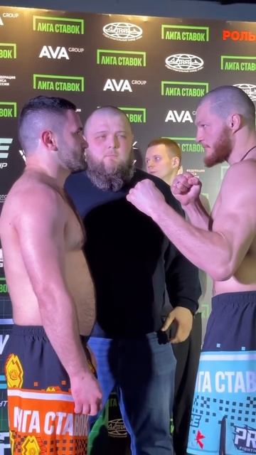 Мустафа «Беспощадный» Шарифов VS Вячеслав «Бешеный Бык» Мещеркин финальная битва взглядов смотреть онлайн