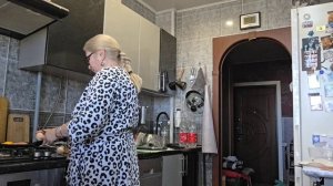 ПОЧЕМУ Я ВСЯ В СИНЯКАХ? НЕХОТЕЛА ГОВОРИТЬ НО ДУМАЮ НАДО!