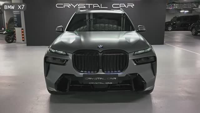 2026 BMW X7 VS 2026 Land Rover Defender