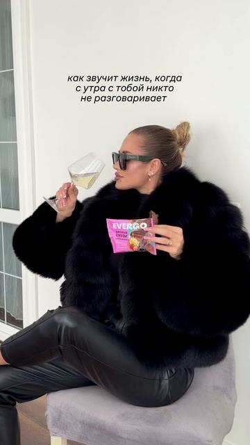 Иногда идеальное утро начинается с тишины, бокала игристого и любимого десерта без сахара...