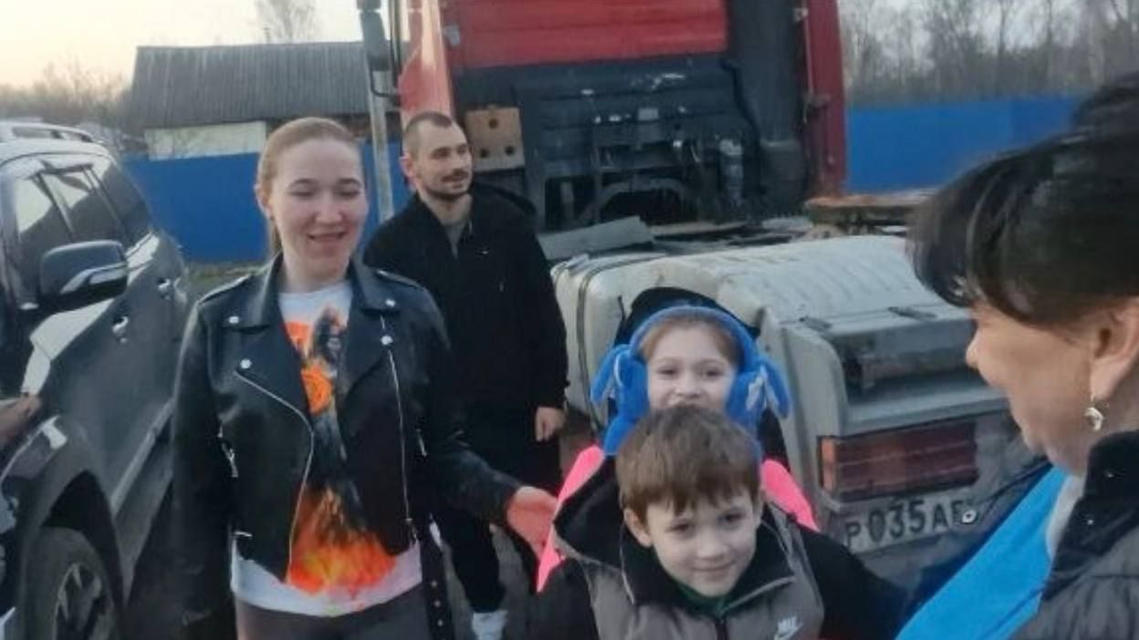 Приехали дети с внучатами. Обрабатываю сад. Эффективное средство для обработки.