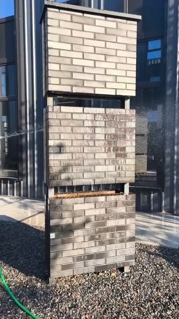 Готовим нашу выставку к сезону – моем образцы облицовочного кирпича!