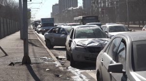 МАССОВОЕ ДТП ПОСТАВИЛО ЧАСТЬ ОКТЯБРЬСКОГО РАЙОНА В ПРОБКУ.