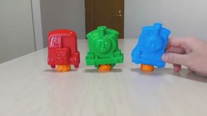 Паровозик Томас, играем синим паровозиком! Делаем шоколадного Томаса